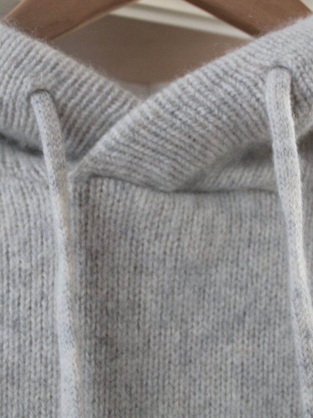 Aritzia Babaton Gray Oatmeal Luxe Cashmere Hoodie Sweater Plush Cozy Soft XXS - Picture 3 of 5